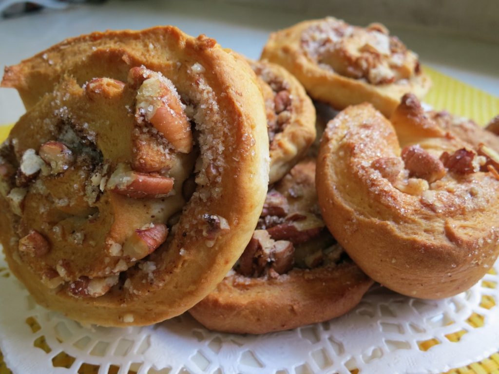 עוגיות שמרים עם אגוזים - בטעם של פעם - דינה דיש