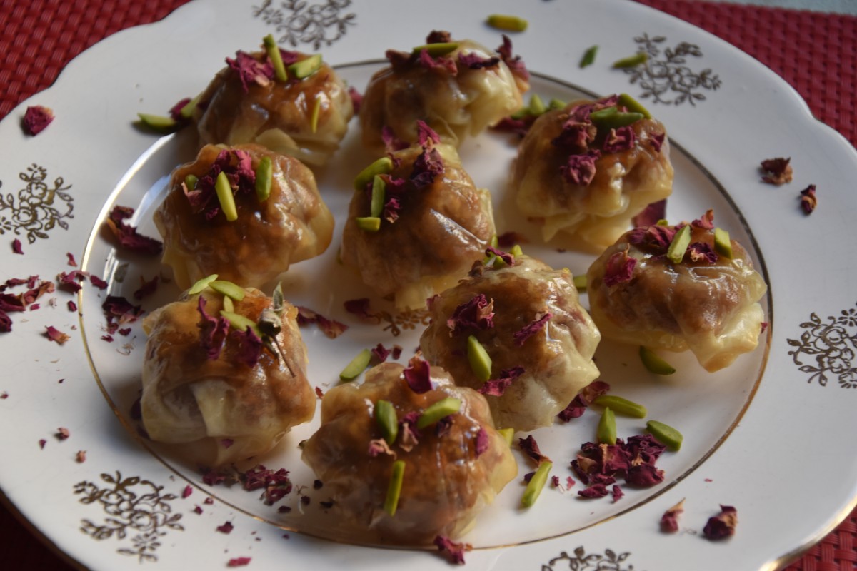 כדורי דבש ממולאים באגוזים בוטנים הל וקינמון - דינה דיש