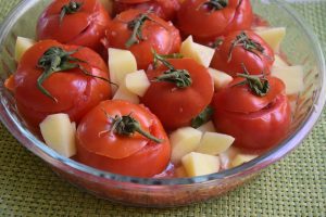 עגבניות ממולאות אורז תופ"א שום בזיליקום - בסגנון איטלקי