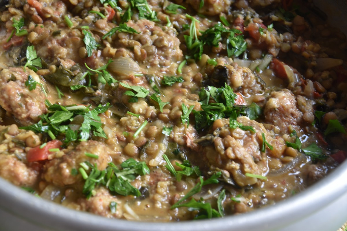 קדירת כופתאות בשר עדשים ברוטב קארי - דינה דיש