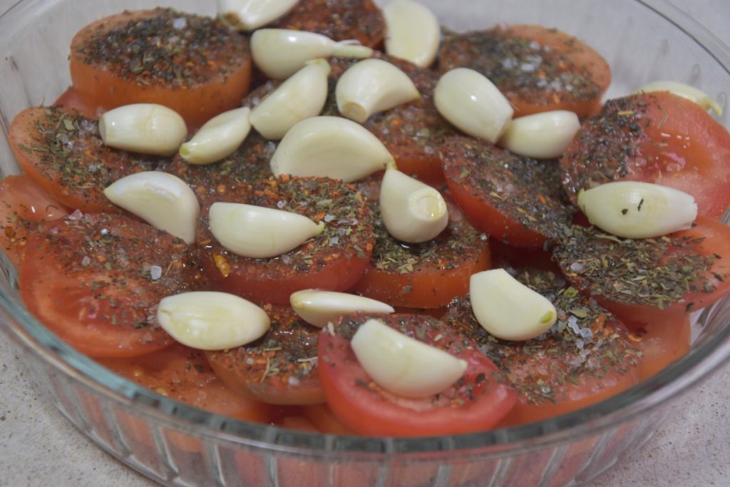 קונפי עגבניות שום שמן זית - דינה דיש